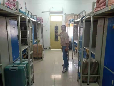 我院進(jìn)行學(xué)生公寓的消防安全與環(huán)境管理工作檢查(圖2)